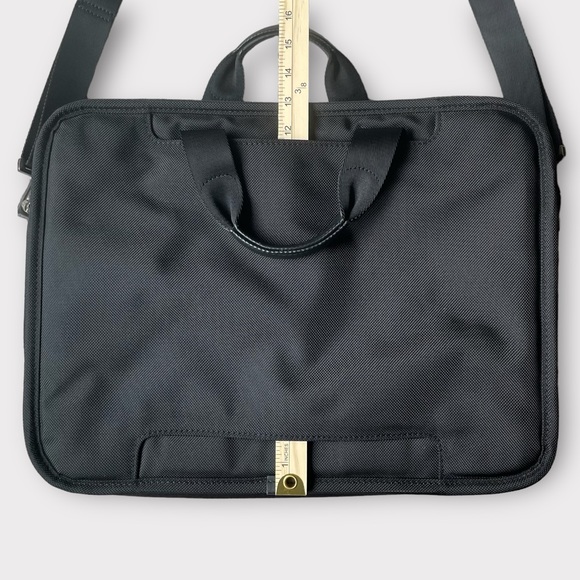 Briggs & Riley Travelware Style# kbc403-4 Black Executive Expandable Briefcase - Picture 9 of 16